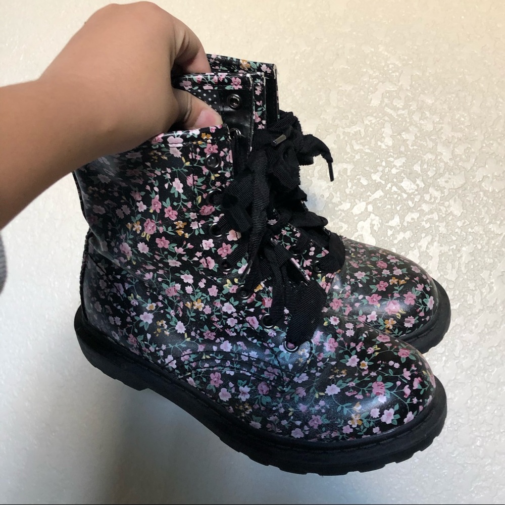 Doc Martens Inspired Floral Pattern Combat Boots🖤